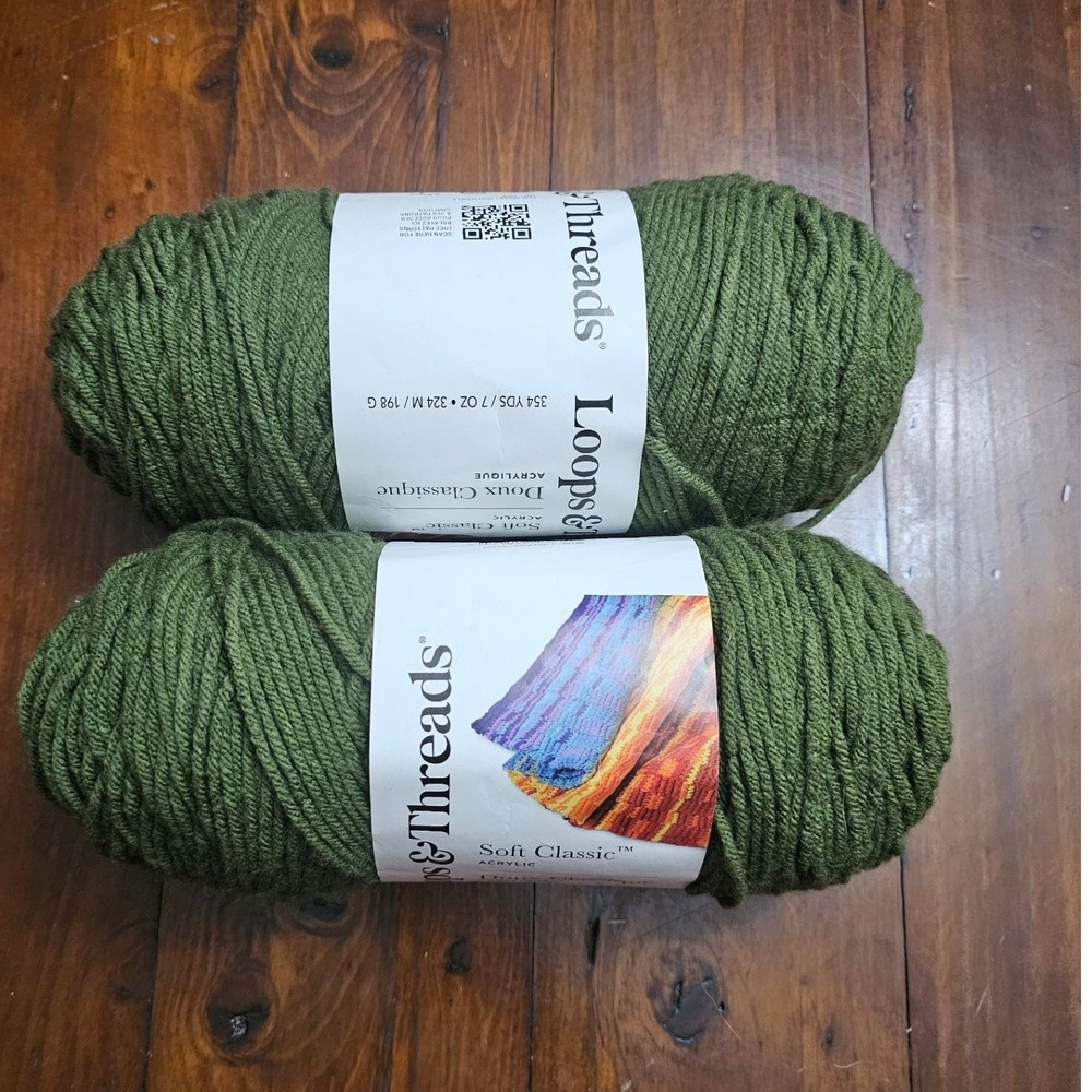 Loops & Threads Soft Classic Acrylic Yarn Leaf Green VS120 7oz 354yd Lot of 2